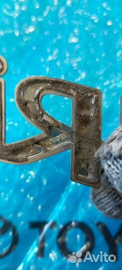 Буквы Yaris на багажник б/у оригинал 2005-2011