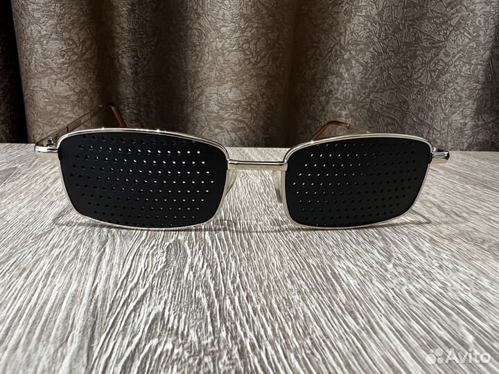 Перфорационные очки для зрения. Очки тренажеры