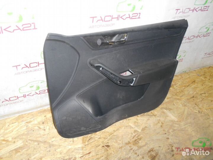 Обшивка двери передней правой skoda Rapid (2013)
