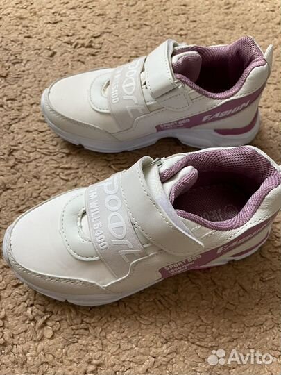 Кроссовки новые для девочки