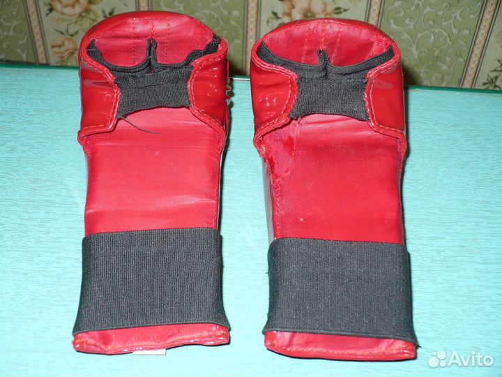 Перчатки для единоборств