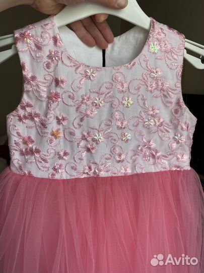Очень красивое платье 5-6 лет