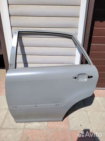 Задняя левая дверь на rx 03-08 г