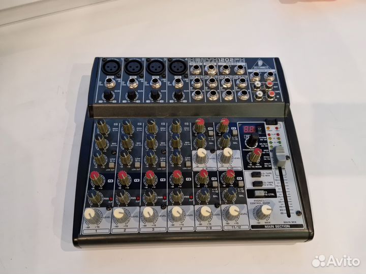 Микшерный пульт Behringer 1202fx