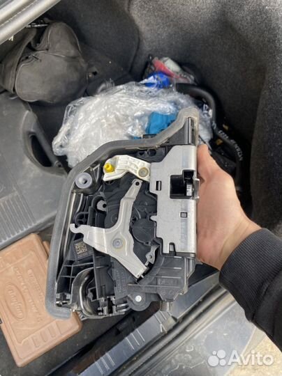 Замок задней правой двери под доводчик BMW G12