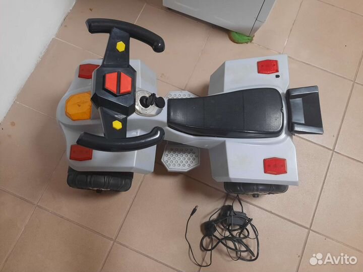 Детский квадроцикл на аккумуляторе