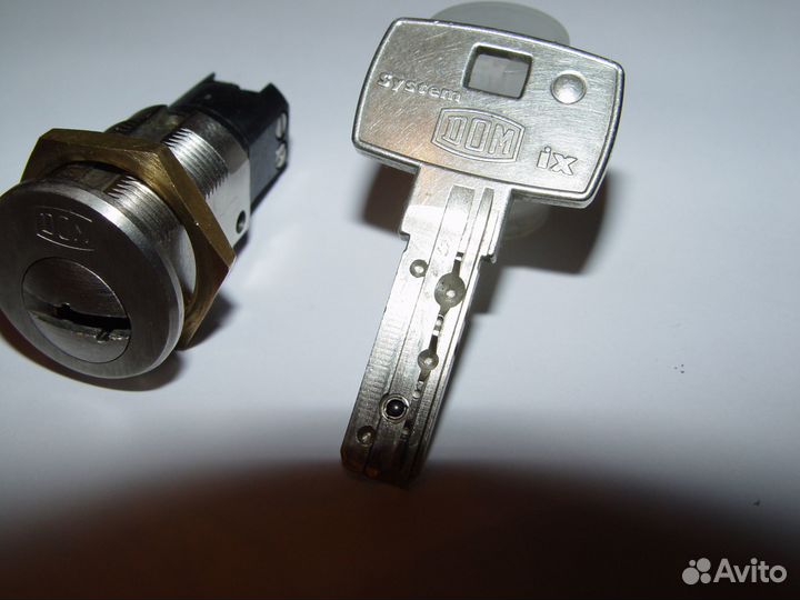 Замок зажигания электромашинок system DOM ix