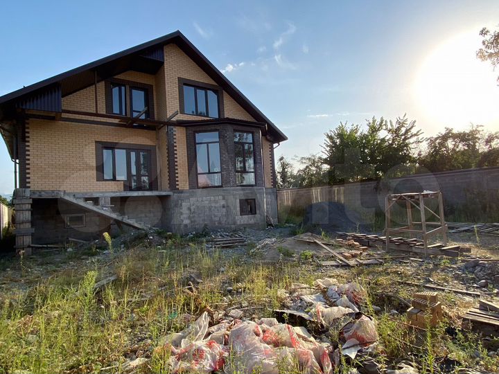 Дом 300 м² на участке 9,5 сот.