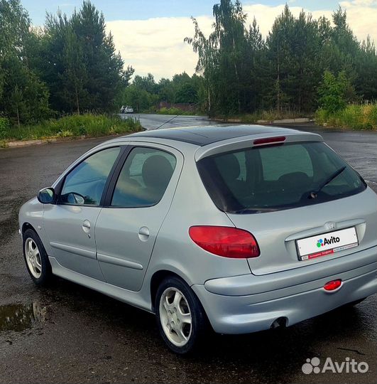 Peugeot 206 1.4 МТ, 2002, 200 000 км