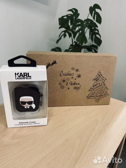 Чехол Karl Lagerfeld для AirPods 2