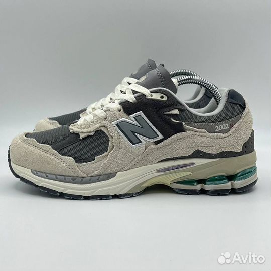 Кроссовки женские New Balance 2002R