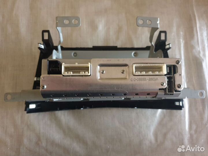 Штатное головное устройство Nissan Qashqai J11