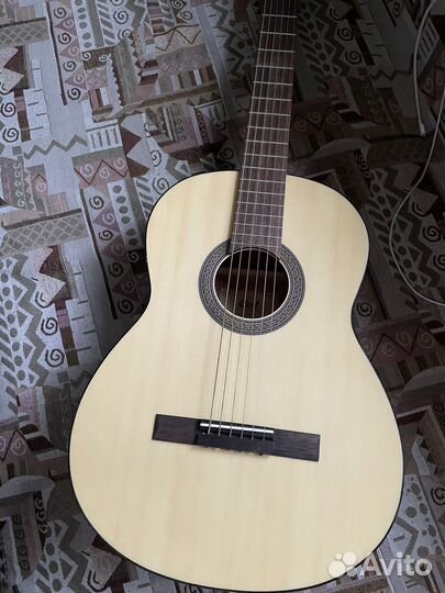 Классическая гитара шестиструнная