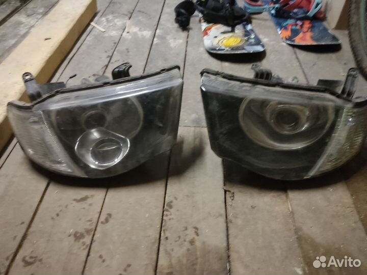 Передние фары Mitsubishi L200