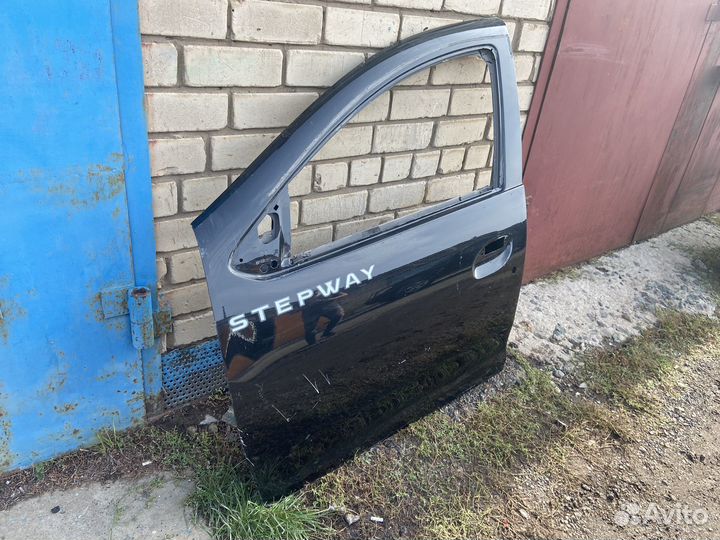 Дверь передняя и задняя рено сандеро степвэй