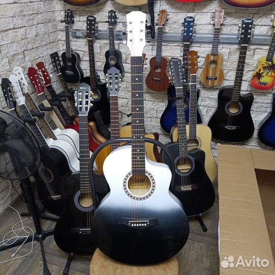 Акустическая гитара взрослая