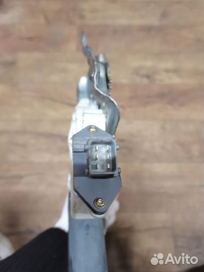 Электростеклоподъемник R Toyota Avensis