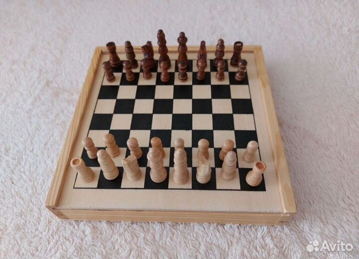 Шашки,шахматы,нарды,домино.Четыре игры в наборе