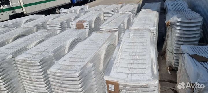 Шезлонг лежак пластиковый