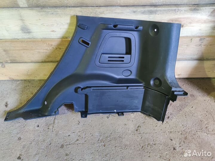 Обшивка багажника правая сторона KIA soul 1