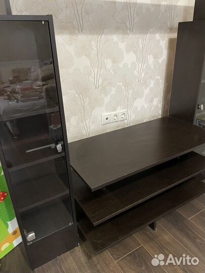 Стеклянная тумба под тв