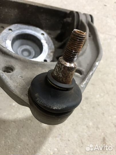 Верхний рычаг Audi Q7 4.2 TDI