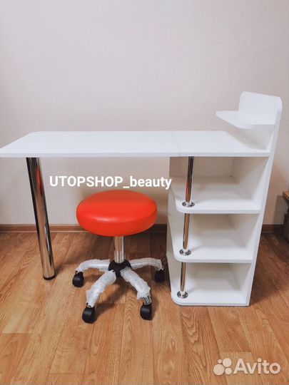 Маникюрный стол