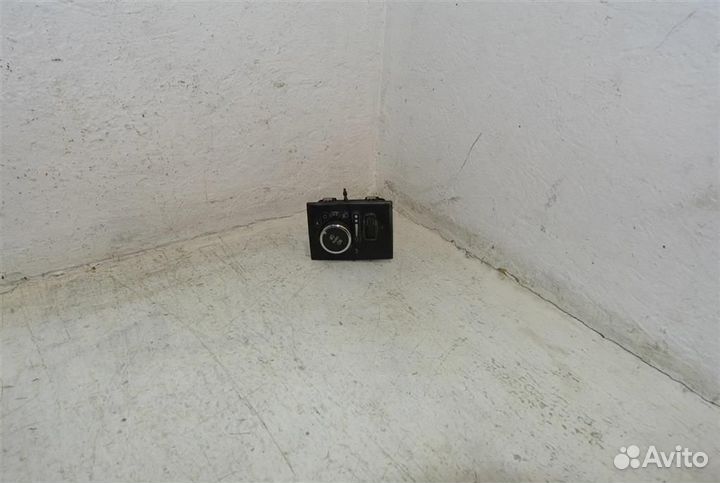 Переключатель света фар Jeep Grand Cherokee WK2 2