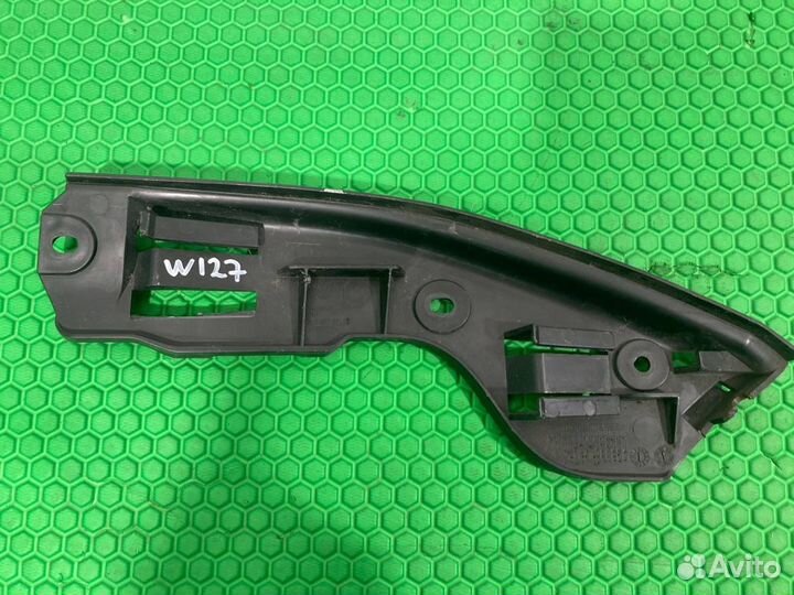 Направляющая бампера задняя правая Volkswagen