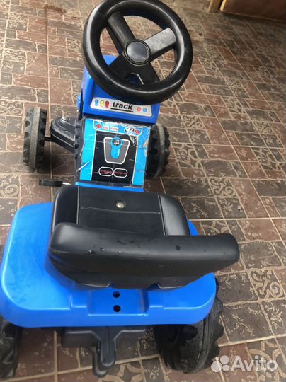 Детский трактор с педалями