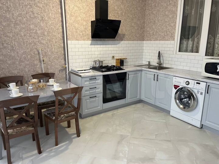 2-к. квартира, 60 м², 2/12 эт.