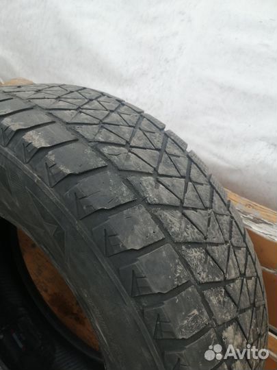 Bridgestone Blizzak DM-V2 265/70 R16