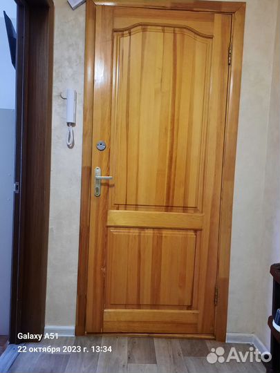 Дверь входная деревянная