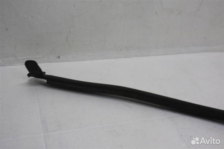 Уплотнитель под жабо Nissan Patrol Y62