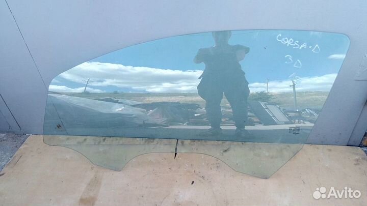 Стекло двери левое на Опель Корса Д 3Д