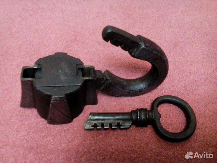 Царский кованый навесной замок. Редкий мастер