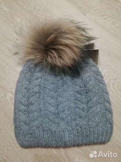 Шапка с натуральным мехом енота