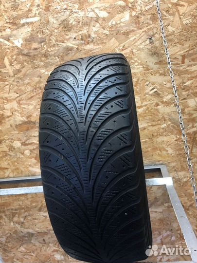 Goodyear UltraGrip Extreme 215/55 R16
