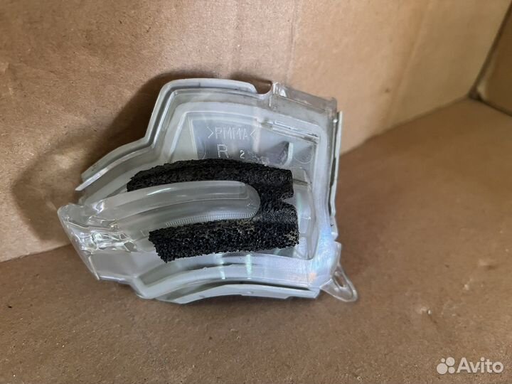 Повторитель R зеркала Toyota Camry 70