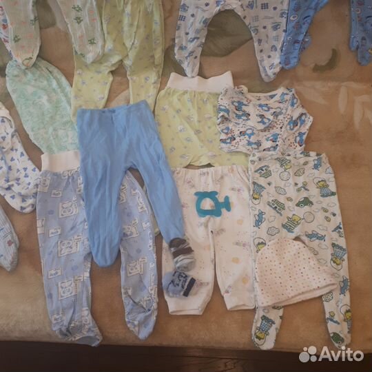 Распашонки,ползунки,чепчики.57-62-68