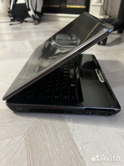 Ноутбук Toshiba satellite u400 - 12R