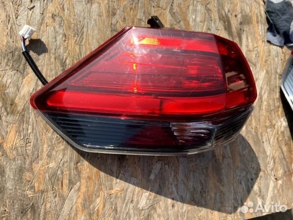 Фонарь левый Nissan X-trail T32