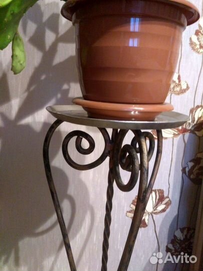 Подставка для цветов кованая
