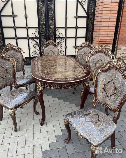 Стол и стулья