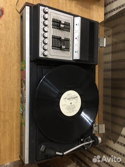 Виниловый проигрыватель