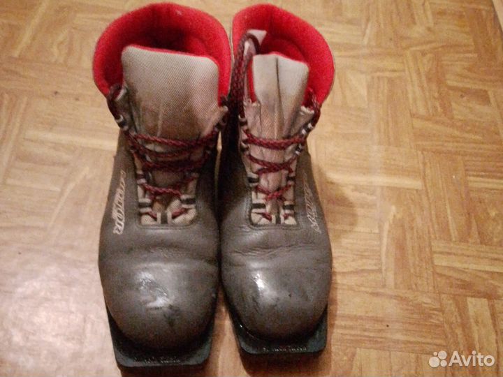 Лыжные ботинки