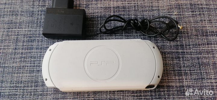 Sony PSP1008, прошита, карта на 4Гб(75игр)