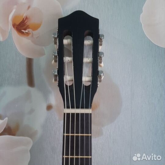 Гитара чёрная