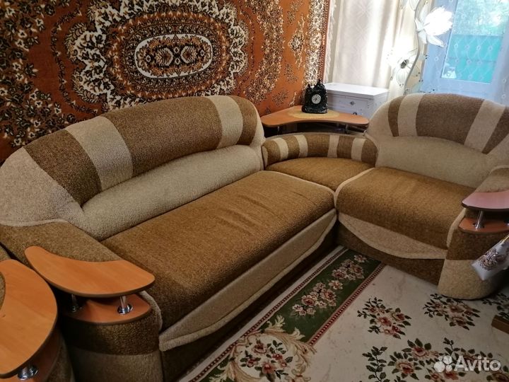 Большой угловой диван с креслом