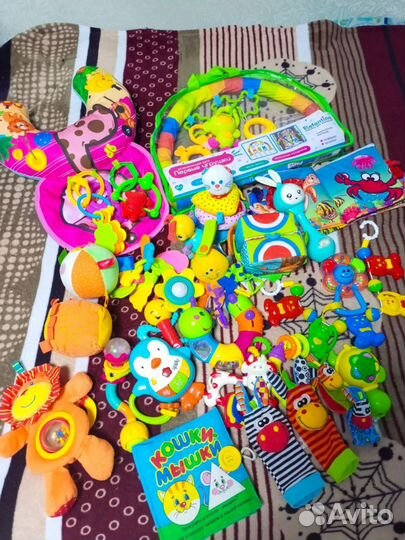 Развивающие игрушки для малышей пакетом